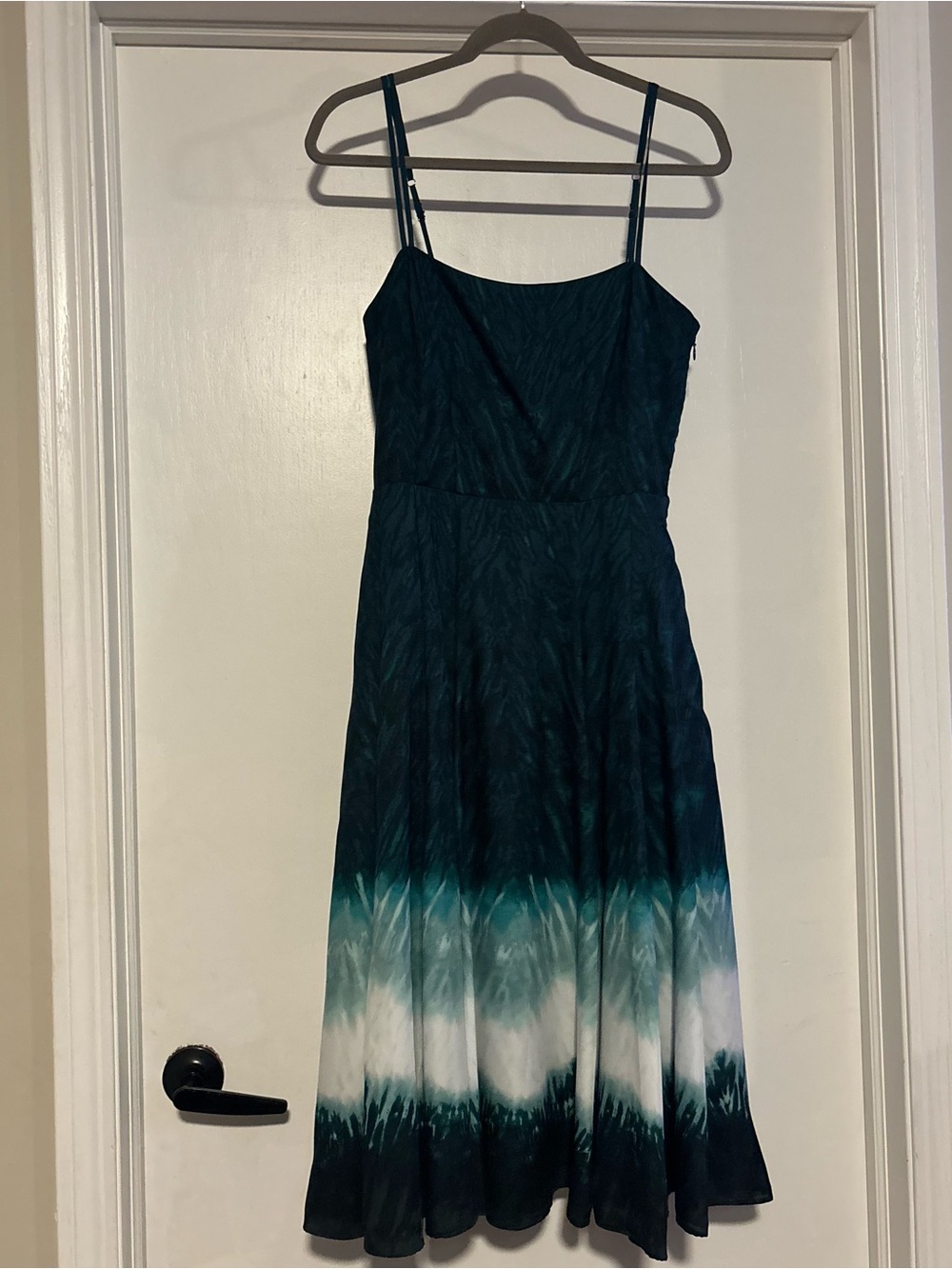 🌸White House Black Market Teal to White Ombre Midi Dress